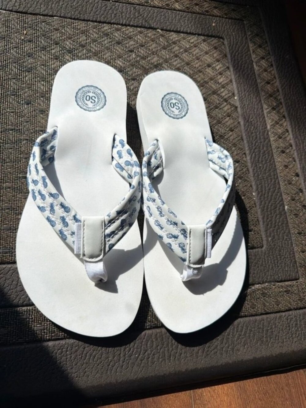 SO Womens White Blue Pineapple Print Thong Flip Flop Sandals US 7 Beach Shoes